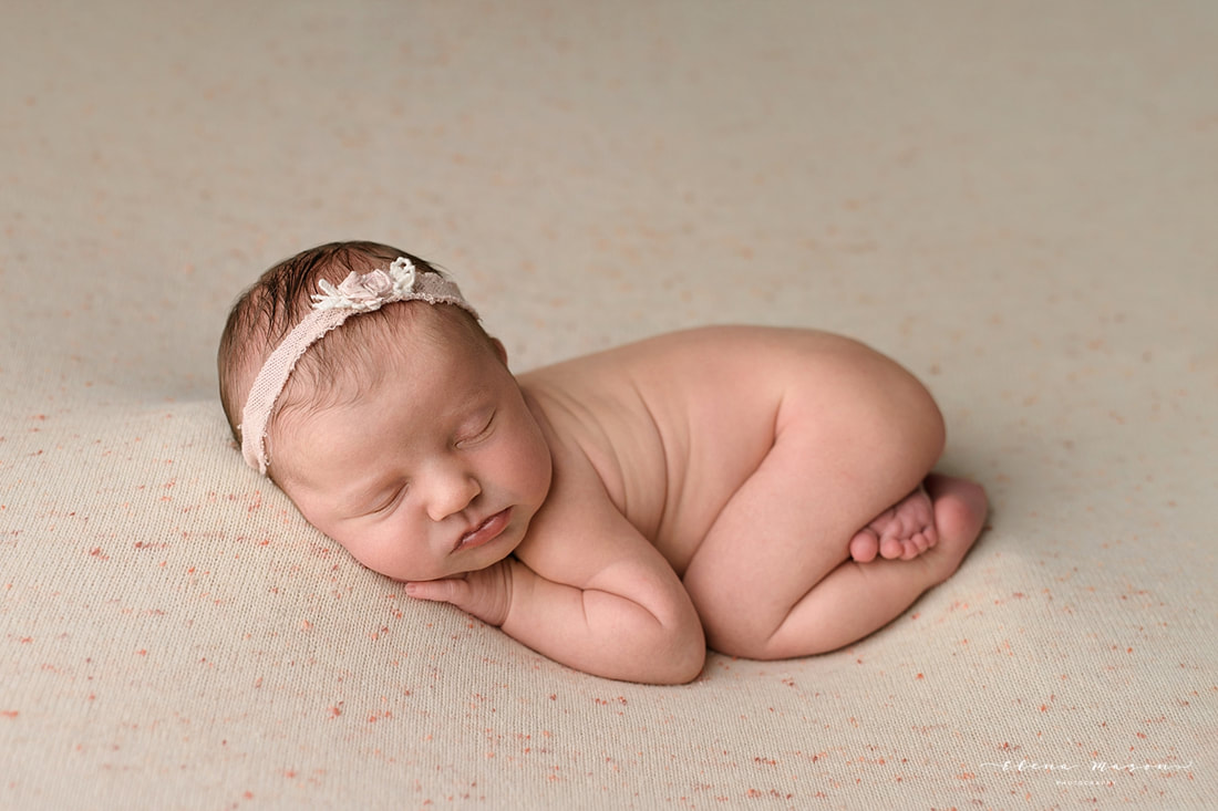 newborn pose on tummu bum up